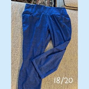 Livi Active 18/20 royal blue capris
